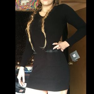 Sweater dress with zipper pockets